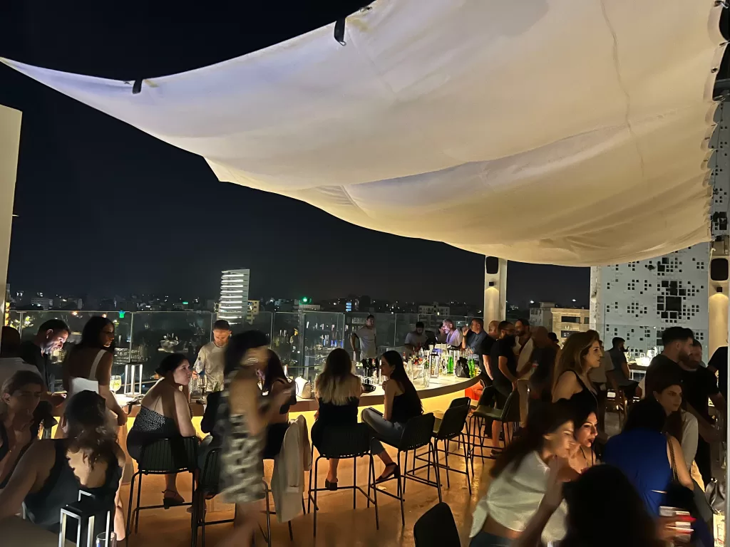 Balza Rooftop Bar & Restaurant in Nicosia Cyprus - www.sharecyprus.com